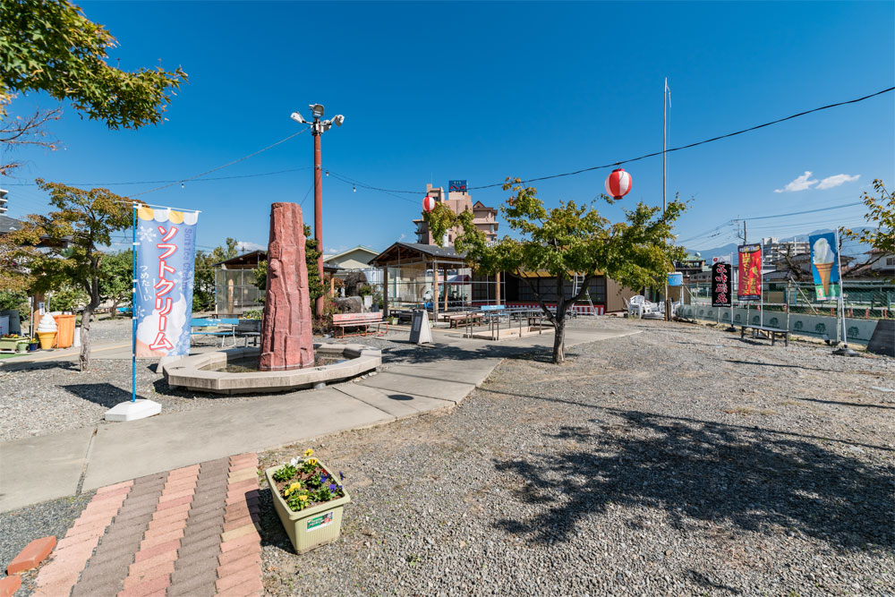 石和源泉足湯ひろば